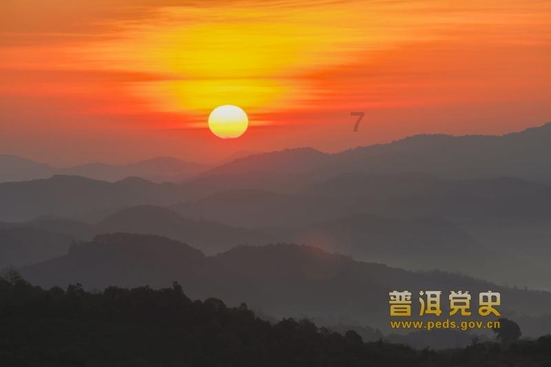 家门口的鞋子乱糟糟,老妈用一个笨办法就全收纳了,我很佩服